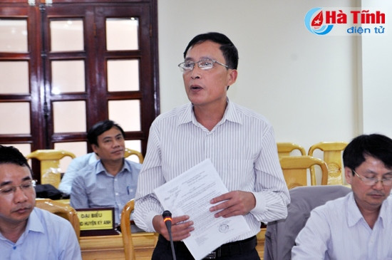 Ông Nguyễn Tuấn Thành, Phó Giám đốc Sở NN&PTNT: Đề nghị công ty khảo sát kỹ xem xét giống cỏ có phù hợp với đặc điểm địa hình, thời tiết địa phương hay không. Ông Nguyễn Tuấn Thành, Phó Giám đốc Sở NN&PTNT: Đề nghị công ty khảo sát kỹ xem xét giống cỏ có phù hợp với đặc điểm địa hình, thời tiết địa phương hay không.