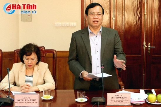 Phó Trưởng ban Thường trực BCĐ trung ương - Vũ Trọng Kim: Hà Tĩnh cần tiếp tục xây dựng các sản phẩm chất lượng, đi kèm với đó là cung cấp đầy đủ các thông tin về sản phẩm đến các tầng lớp nhân dân. Phó Trưởng ban Thường trực BCĐ trung ương - Vũ Trọng Kim: Hà Tĩnh cần tiếp tục xây dựng các sản phẩm chất lượng, đi kèm với đó là cung cấp đầy đủ các thông tin về sản phẩm đến các tầng lớp nhân dân.