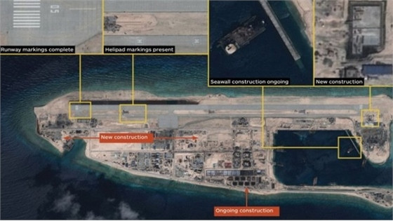 Đường băng phi pháp của Trung Quốc trên Đá Chữ Thập. Ảnh: Airbus Defense Đường băng phi pháp của Trung Quốc trên Đá Chữ Thập. Ảnh: Airbus Defense