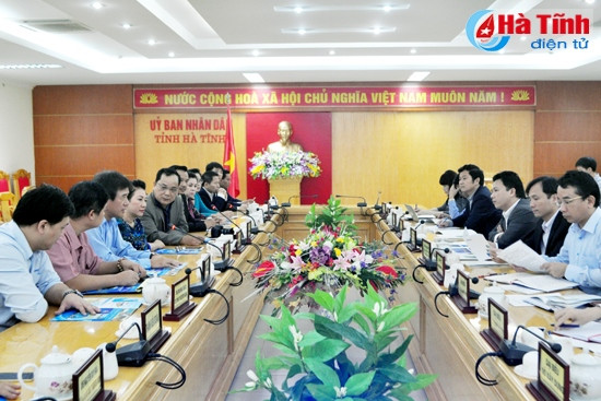 Phó Chủ tịch UBND tỉnh Đặng Quốc Khánh: Đề nghị Greennrek Vision sớm khảo sát, phối hợp với các địa phương triển khai trồng thí điểm cỏ Alfalfa trên địa bàn tỉnh; đánh giá hiệu quả, lợi nhuận cụ thể dự án mang lại cho người dân. Phó Chủ tịch UBND tỉnh Đặng Quốc Khánh: Đề nghị Greennrek Vision sớm khảo sát, phối hợp với các địa phương triển khai trồng thí điểm cỏ Alfalfa trên địa bàn tỉnh; đánh giá hiệu quả, lợi nhuận cụ thể dự án mang lại cho người dân.