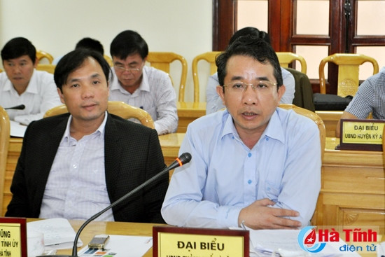 Chủ tịch UBND TP. Hà Tĩnh Hà Văn Trọng: Công ty cần khảo sát các cơ quan, đơn vị, doanh nghiệp trên địa bàn thành phố về nhu cầu sử dụng ánh sáng để có sự đồng bộ trong quy hoạch. Chủ tịch UBND TP. Hà Tĩnh Hà Văn Trọng: Công ty cần khảo sát các cơ quan, đơn vị, doanh nghiệp trên địa bàn thành phố về nhu cầu sử dụng ánh sáng để có sự đồng bộ trong quy hoạch.