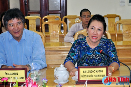 Bà Lê Ngọc Hương, Chủ tịch HĐTV Công ty Greenrek: Công ty cần có thời gian để khảo sát và đưa ra các số liệu cụ thể về chi phí đầu tư, chi phí tiết kiệm. Đồng thời, đơn vị cam kết sẽ đưa đến các sản phẩm tiên tiến nhất, hiện đại, thân thiện. Bà Lê Ngọc Hương, Chủ tịch HĐTV Công ty Greenrek: Công ty cần có thời gian để khảo sát và đưa ra các số liệu cụ thể về chi phí đầu tư, chi phí tiết kiệm. Đồng thời, đơn vị cam kết sẽ đưa đến các sản phẩm tiên tiến nhất, hiện đại, thân thiện.