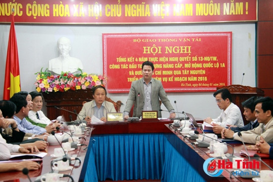 Phó Chủ tịch UBND tỉnh Đặng Quốc Khánh và lãnh đạo Sở GTVT chủ trì điểm cầu Hà Tĩnh.