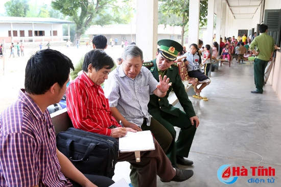 Già làng Soong kể chuyện bản mình.