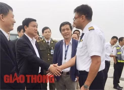 Máy bay Vietnam Airlines gặp sự cố vừa hạ cánh an toàn ảnh 1