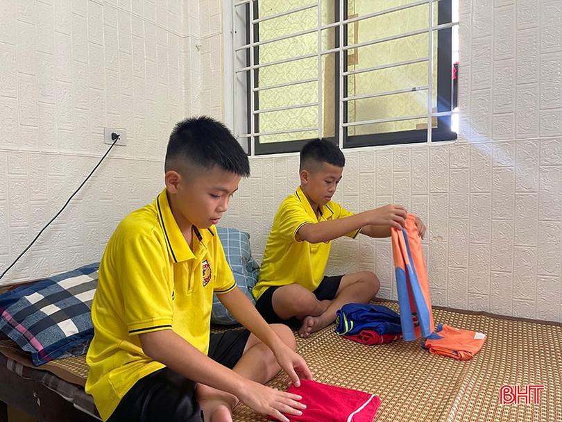 Gia Huy cùng các bạn trong đội bóng đá U11 Hồng Lĩnh Hà Tĩnh tự lập hơn trong cuộc sống bqbht_br_da-sua-xep-do.jpg
