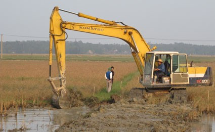 Huyện Lộc Hà tập trung khôi phục các công trình thủy lợi bị hư hỏng, chuẩn bị sản xuất vụ đông xuân