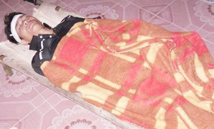 Một trong hai "cẩu tặc" đang bất tỉnh, nhân sự