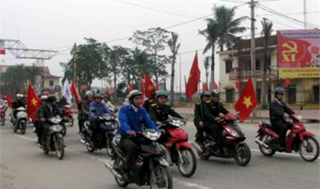 Đoàn viên thanh niên diễu hành tuyên truyền phòng chống HIV/AIDS