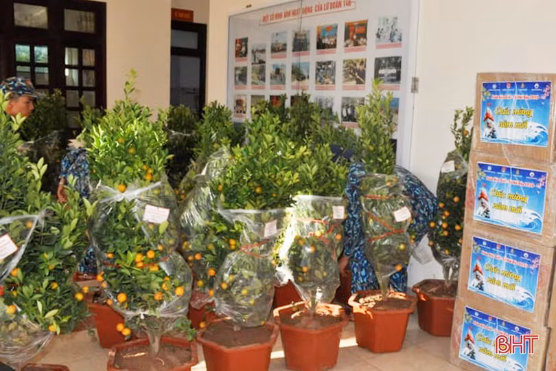 Mang “Tết” ra Trường Sa