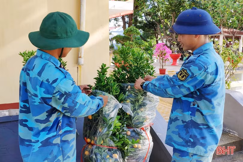Mang “Tết” ra Trường Sa