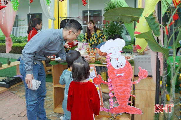 Tiễn năm cũ, đón năm mới cùng Lễ hội ẩm thực của các bé Trường Mầm non Trung Kiên