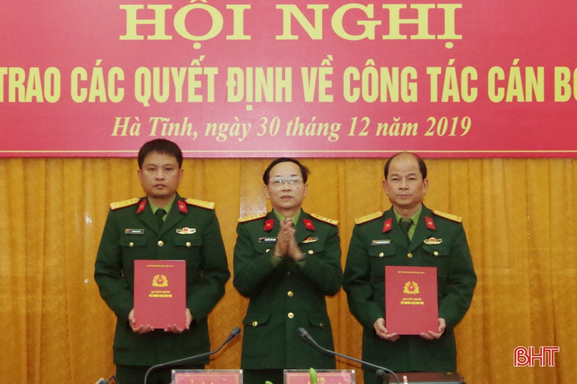 Đảng uỷ Quân sự Hà Tĩnh trao quyết định bổ nhiệm 18 cán bộ