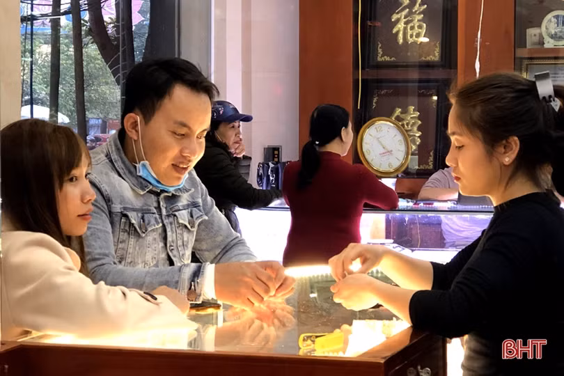 Hơn 42,6 triệu đồng/lượng, giá vàng ở Hà Tĩnh “phá” quy luật