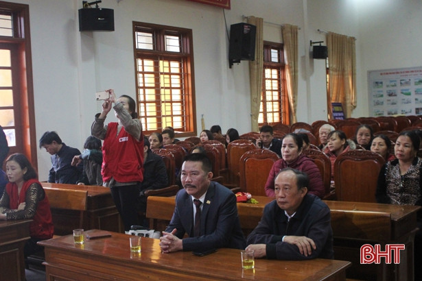 Trao 100 suất quà Tết cho hộ nghèo, đối tượng bảo trợ xã hội tại Thạch Hà