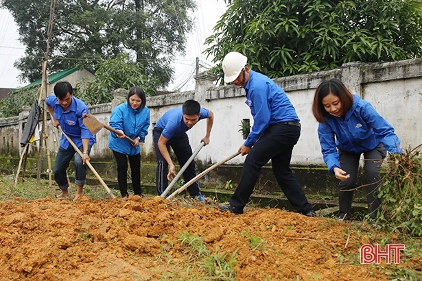 Tuổi trẻ Hà Tĩnh rộn ràng tình nguyện đón xuân
