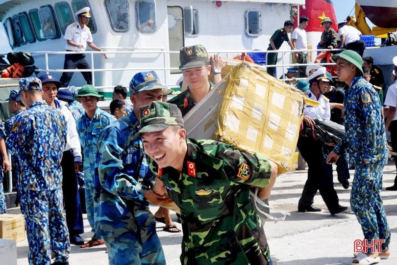 Mang “Tết” ra Trường Sa