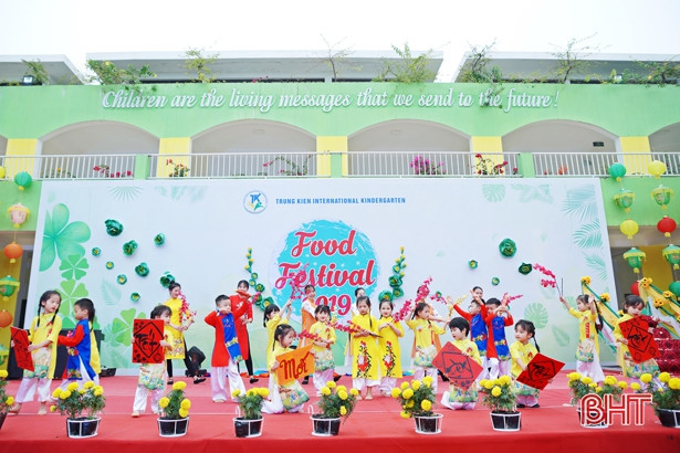 Tiễn năm cũ, đón năm mới cùng Lễ hội ẩm thực của các bé Trường Mầm non Trung Kiên