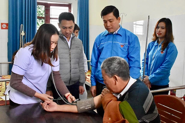 Tuổi trẻ Hà Tĩnh rộn ràng tình nguyện đón xuân