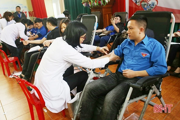 Tuổi trẻ Hà Tĩnh rộn ràng tình nguyện đón xuân