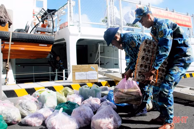 Mang “Tết” ra Trường Sa