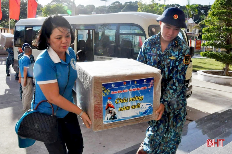 Mang “Tết” ra Trường Sa