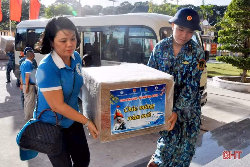 Mang “Tết” ra Trường Sa