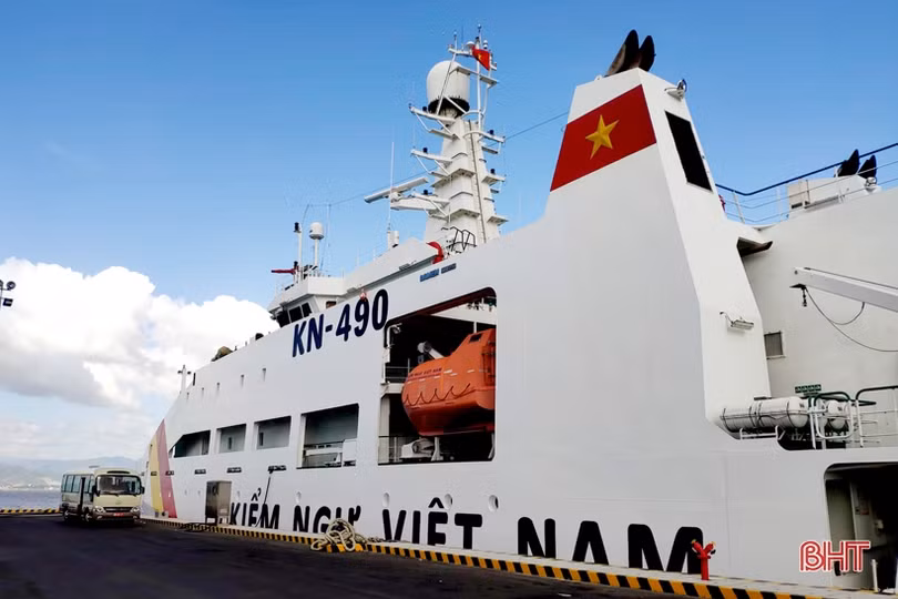 Mang “Tết” ra Trường Sa