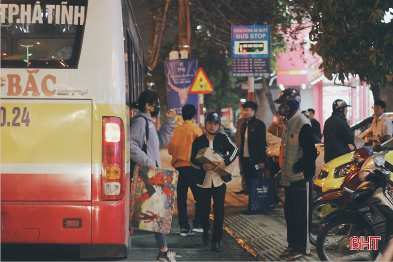 Ngắm Thành Sen đẹp dịu dàng, mộc mạc trong chiều cuối năm