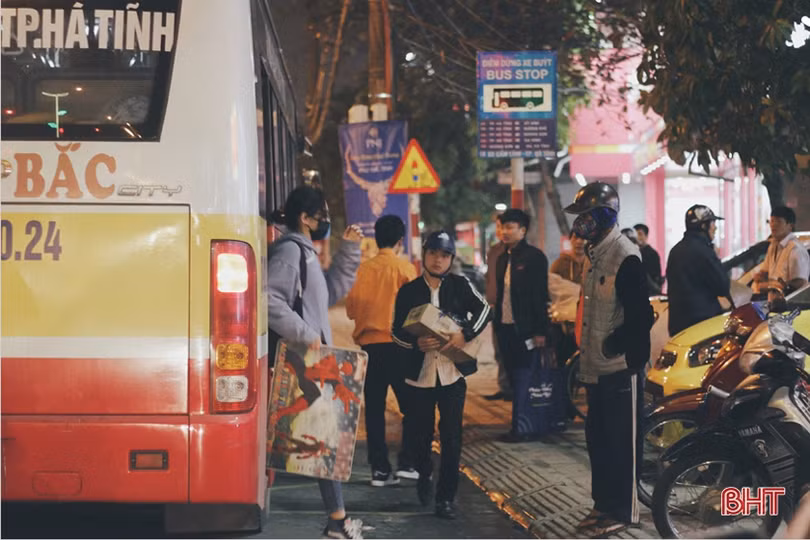 Ngắm Thành Sen đẹp dịu dàng, mộc mạc trong chiều cuối năm