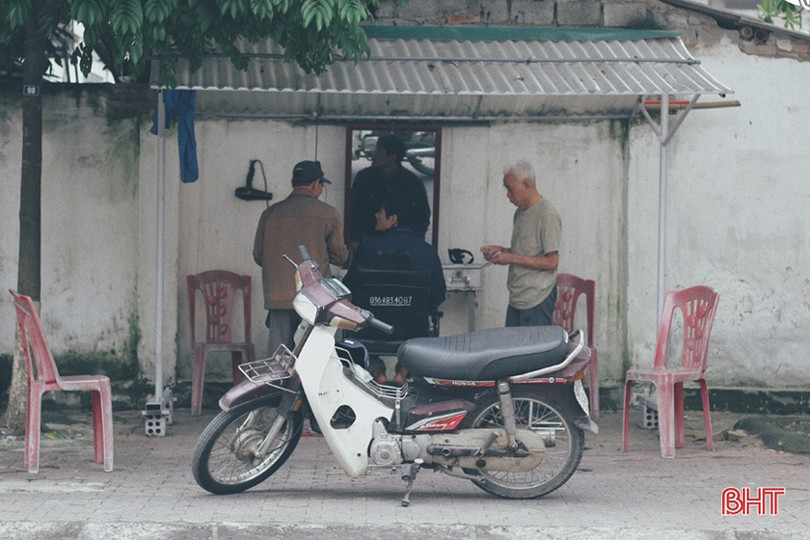 Ngắm Thành Sen đẹp dịu dàng, mộc mạc trong chiều cuối năm