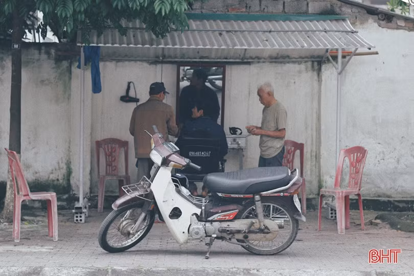 Ngắm Thành Sen đẹp dịu dàng, mộc mạc trong chiều cuối năm