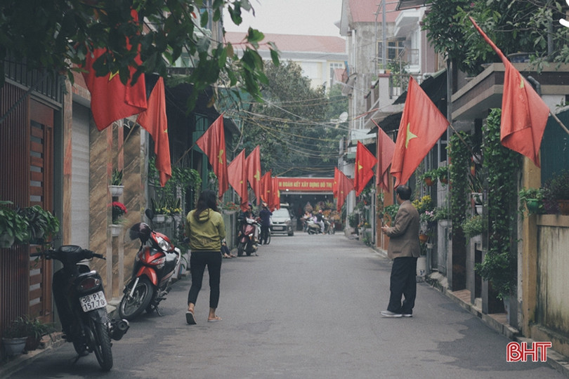 Ngắm Thành Sen đẹp dịu dàng, mộc mạc trong chiều cuối năm