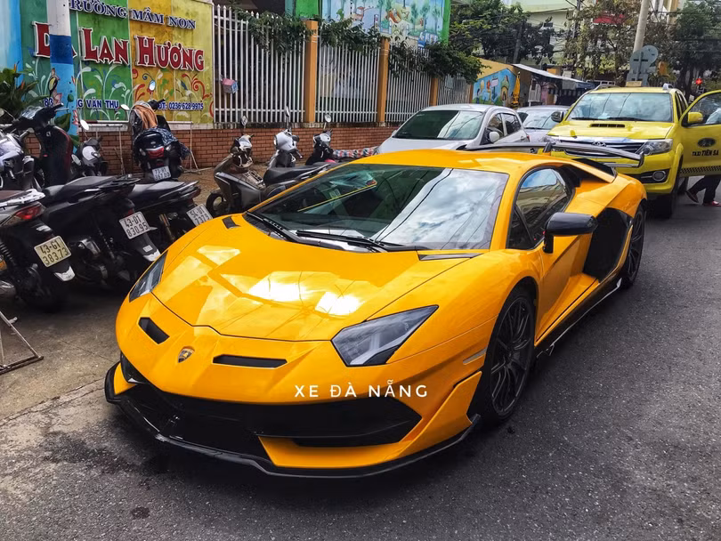Cận cảnh siêu phẩm Lamborghini Aventador SVJ vừa “cập bến” Việt Nam