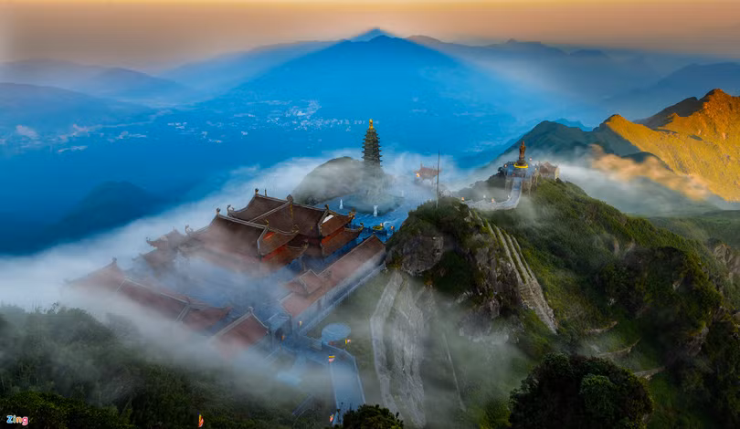 Dòng sông mây trên đỉnh núi cao nhất Việt Nam