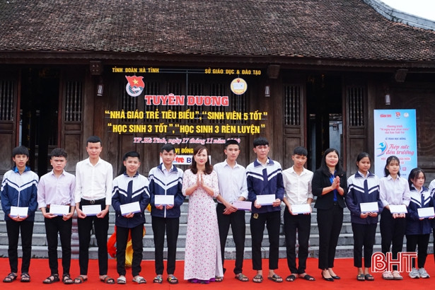 Hà Tĩnh tuyên dương 60 nhà giáo trẻ, học sinh, sinh viên tiêu biểu