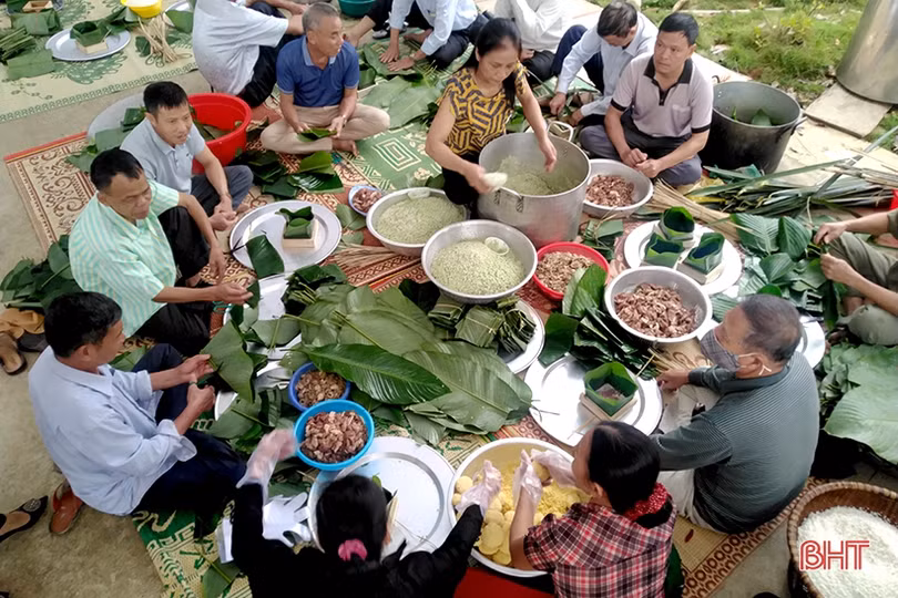 Gói 1.200 bánh chưng dâng lên Lễ hội đền Cả - Dinh đô quan Hoàng Mười