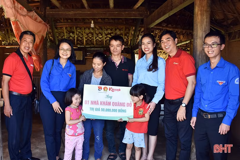 Nhiều tổ chức, doanh nghiệp tiếp tục hướng về Hà Tĩnh sau lũ