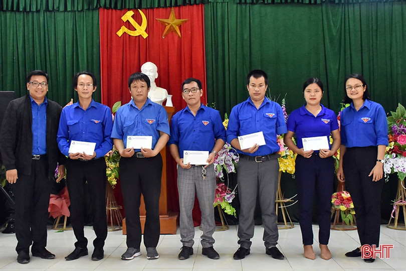 Nhiều tổ chức, doanh nghiệp tiếp tục hướng về Hà Tĩnh sau lũ