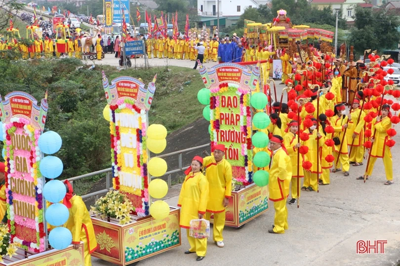 Tưng bừng khai hội Đền Cả - Dinh đô Quan Hoàng Mười ở Hà Tĩnh