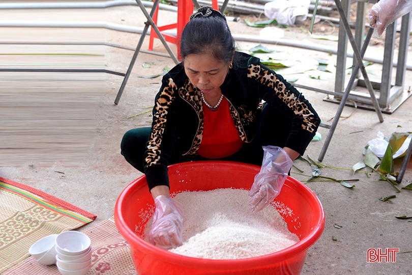 Gói 1.200 bánh chưng dâng lên Lễ hội đền Cả - Dinh đô quan Hoàng Mười