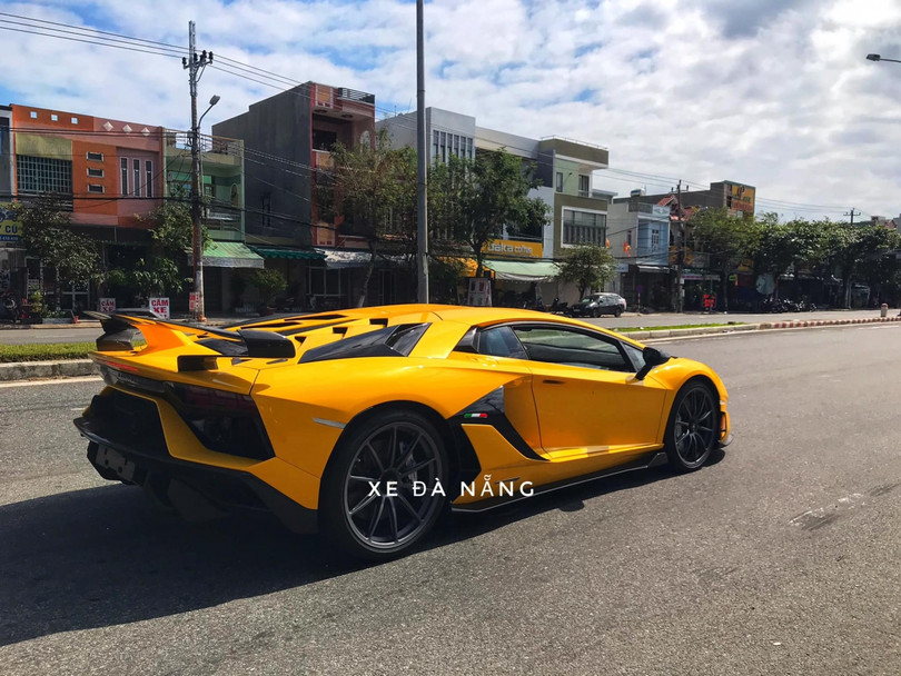 Cận cảnh siêu phẩm Lamborghini Aventador SVJ vừa “cập bến” Việt Nam