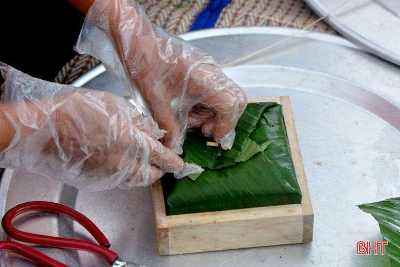 Gói 1.200 bánh chưng dâng lên Lễ hội đền Cả - Dinh đô quan Hoàng Mười