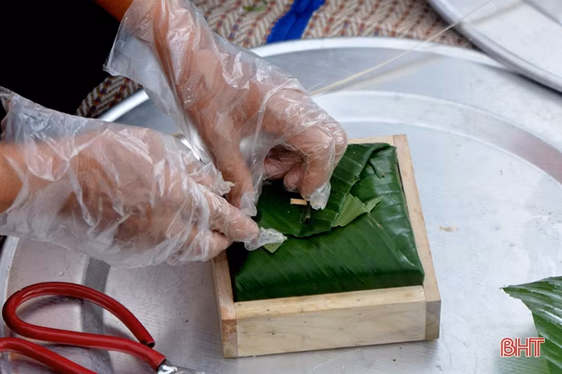 Gói 1.200 bánh chưng dâng lên Lễ hội đền Cả - Dinh đô quan Hoàng Mười