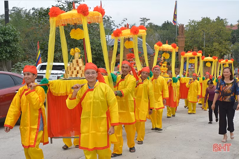 Tưng bừng khai hội Đền Cả - Dinh đô Quan Hoàng Mười ở Hà Tĩnh