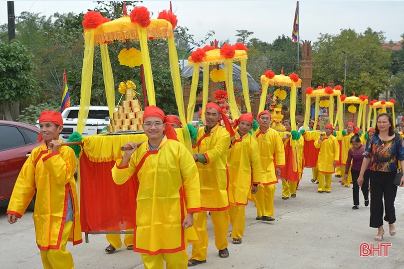 Tưng bừng khai hội Đền Cả - Dinh đô Quan Hoàng Mười ở Hà Tĩnh