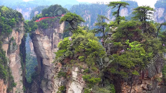 “Choáng” với thang máy ngoài trời cao nhất thế giới chênh vênh bên vách đá