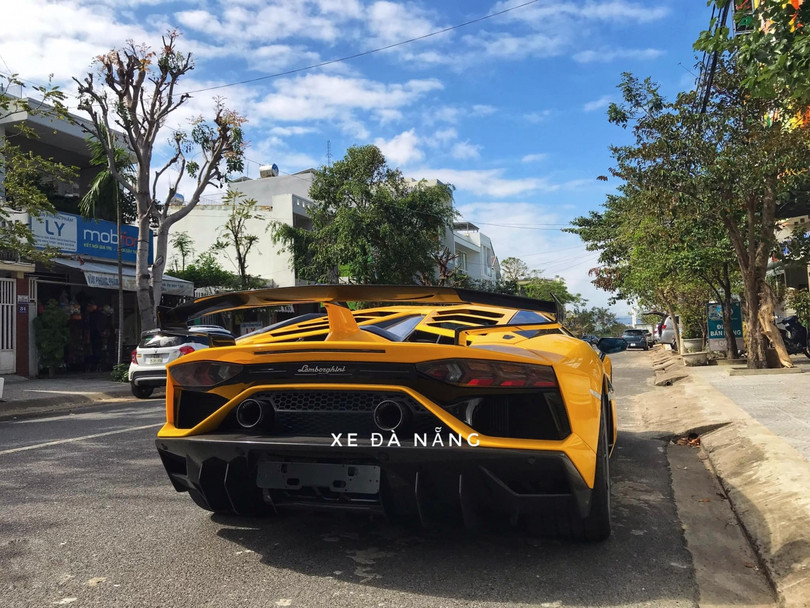 Cận cảnh siêu phẩm Lamborghini Aventador SVJ vừa “cập bến” Việt Nam