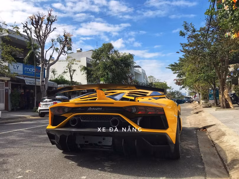 Cận cảnh siêu phẩm Lamborghini Aventador SVJ vừa “cập bến” Việt Nam
