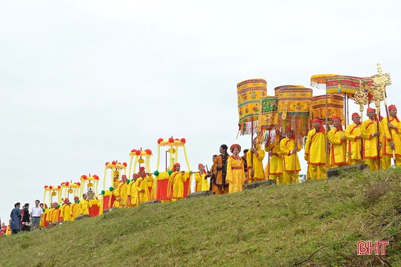 Tưng bừng khai hội Đền Cả - Dinh đô Quan Hoàng Mười ở Hà Tĩnh